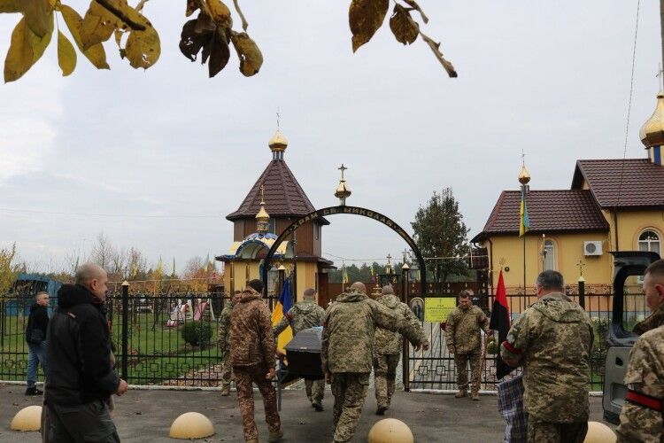 Горохівська громада провела в останню дорогу ветерана війни Василя Муравчука 