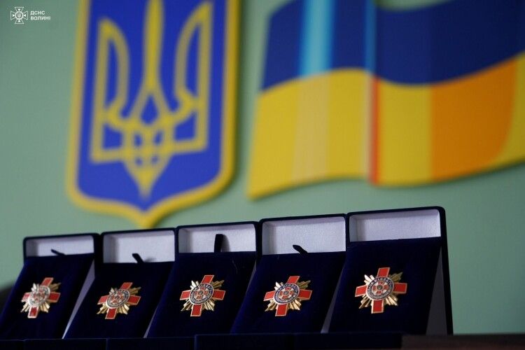 У Луцьку відзначили рятувальників державними нагородами за професійні здобутки