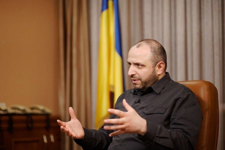 Міністр оборони Умєров закликав сусідні країни закрити небо над західними областями України