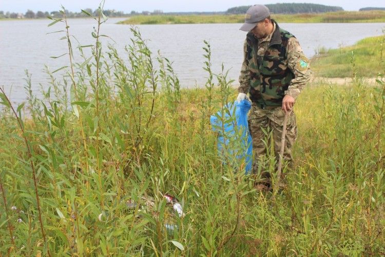 На берегах Прип'яті та Люб'язя п'янота поводить себе, неначе та свинота