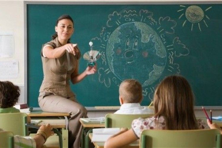 Випускникам, які працевлаштуються у школи, СНУ виплатить грошову допомогу