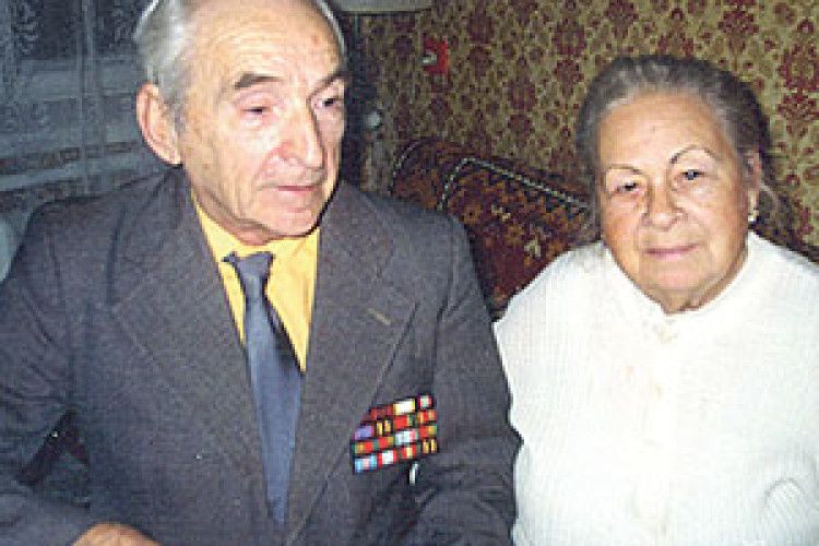 УСЕ ЖИТТЯ ЗАХОПЛЮВАЛАСЯ СВОЇМ ЧОЛОВІКОМ