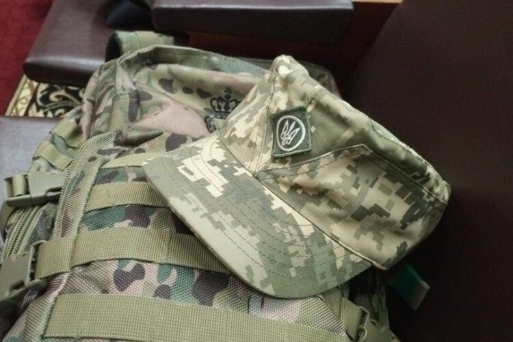 «Ми розмовляємо російською, ніхто нас не гнобив»: чоловіки повернулись з Польщі, щоб захищати Україну (Відео)