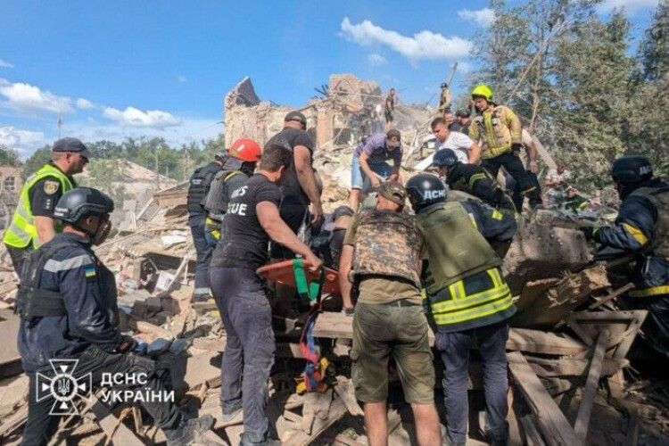 9 загиблих: росіяни завдали удару по житловому будинку в Кривому Розі