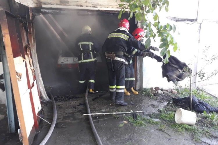 На Рівненщині в «Польоті» ледь не згоріла Toyota