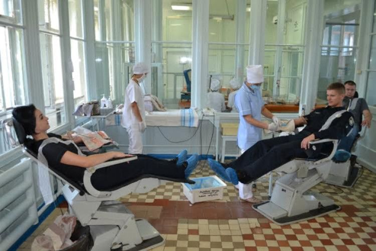 Врятувати власною кров’ю