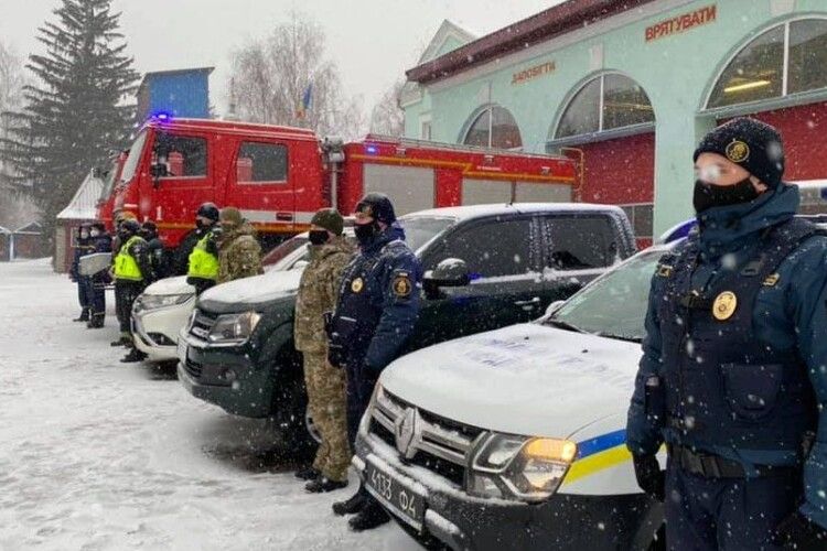 Снігопад на Волині: водіїв просять не заважати, дорожники працюють