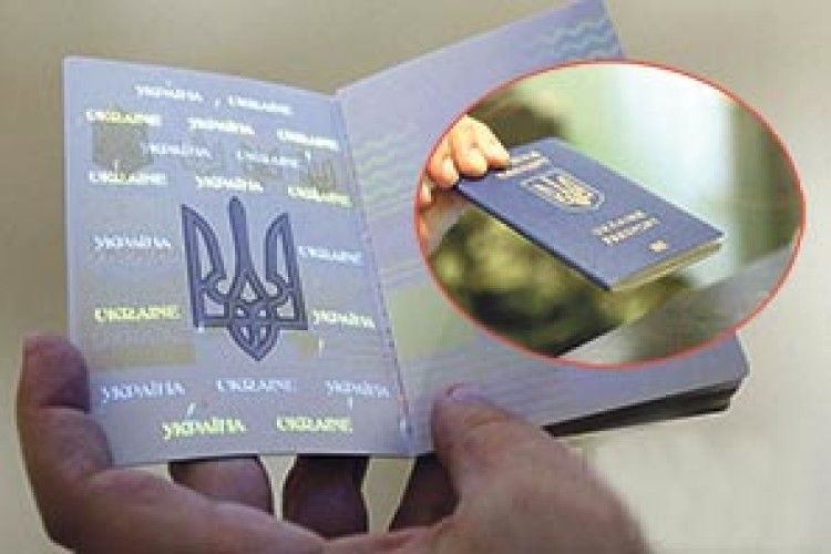 ЧЕРЕЗ «ЧИПОВАНІ» ПАСПОРТИ  ЛЮДИ І ДАЛІ НЕ СПЛЯТЬ НОЧАМИ