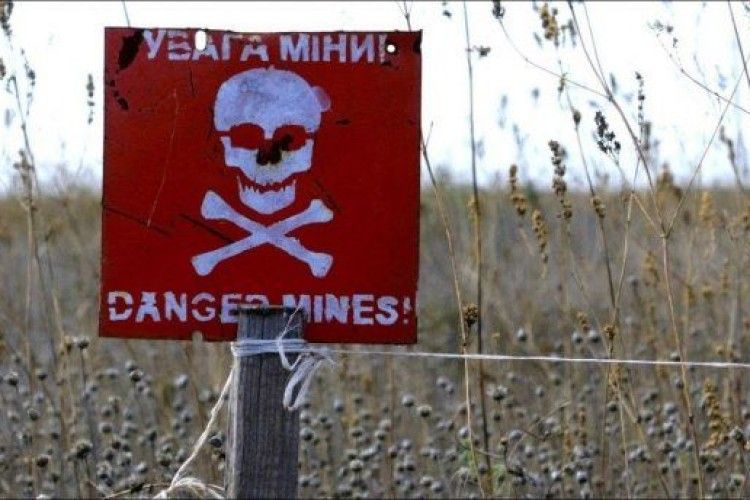 В окупованому Донбасі троє підлітків підірвалися на міні, коли відвідували могилу товариша