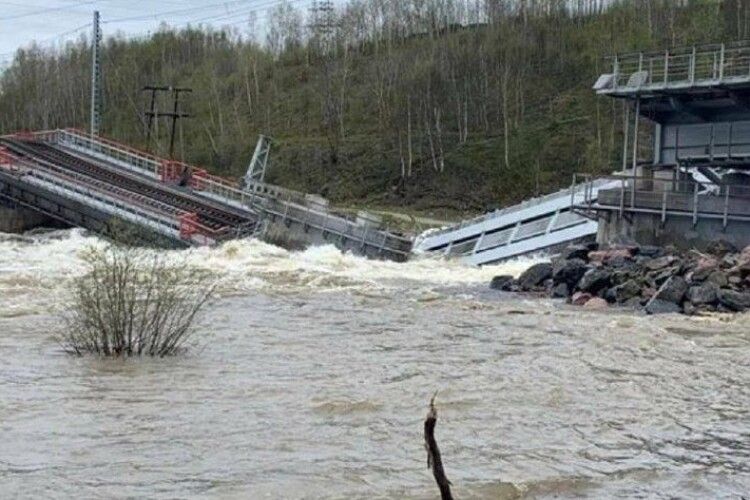 Міст в Курській області обвалився через «диверсію», - губернатор (Фото)