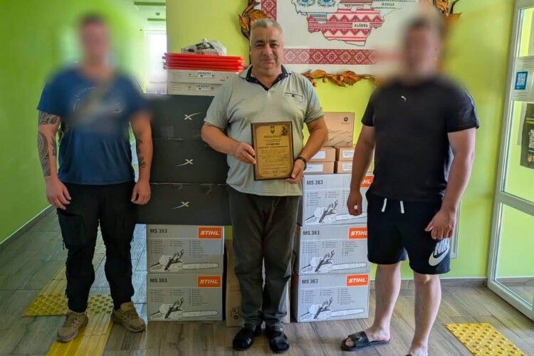 На Волині громада передала на фронт вагому допомогу