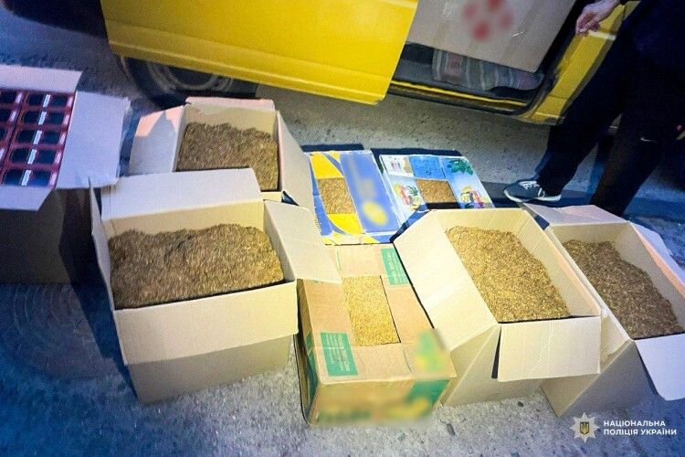 На Рівненщині у водія в автівці знайшли 70 кг тютюну