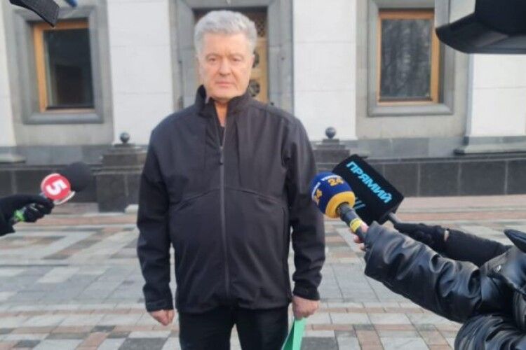 Порошенко наполягає на терміновому засіданні парламенту і ухваленні законів для захисту держави