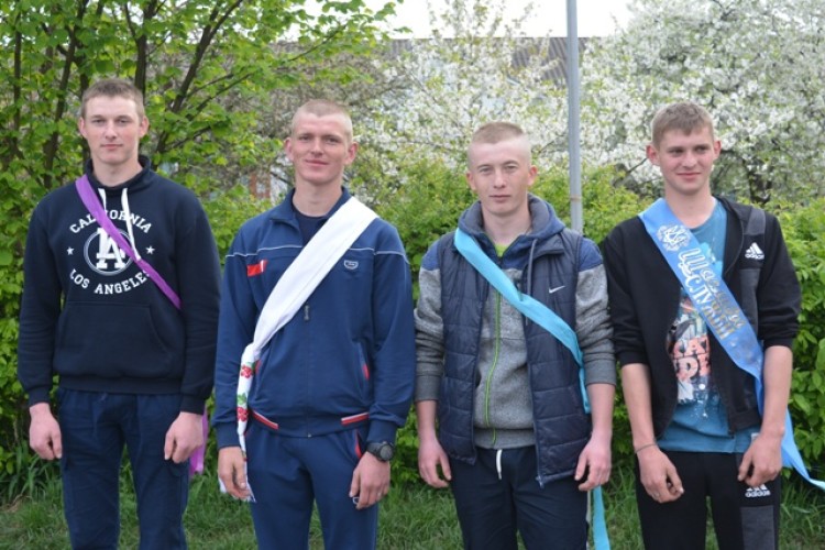 Проводжали хлопців в армію