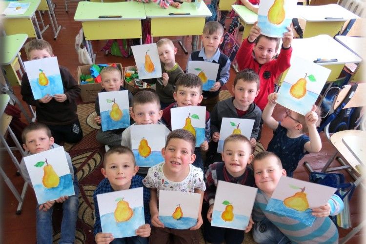 Рокинівські школярики малювали «сонячну грушку»