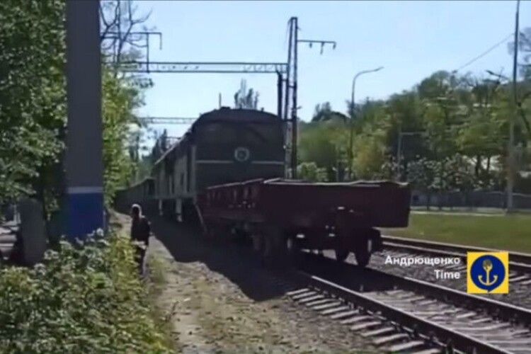 Окупанти запустили перший потяг залізницею, яку будують у Приазов’ї