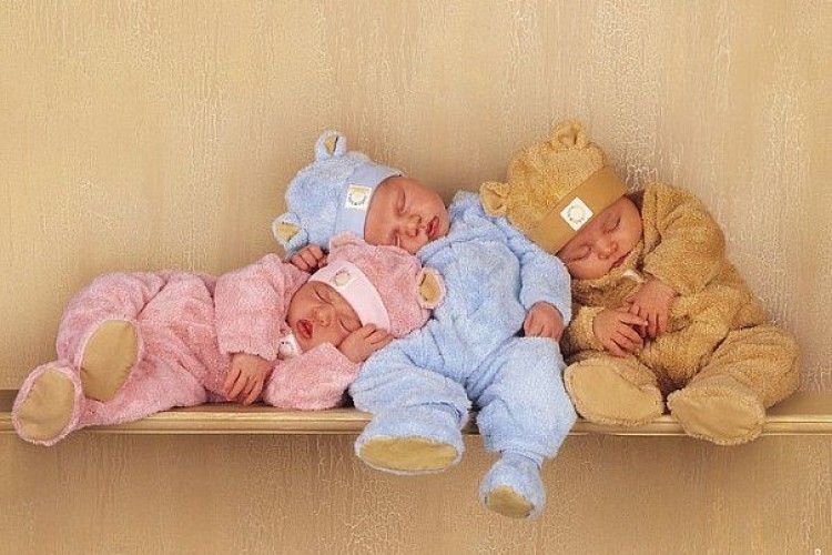 17-річна українка готується стати мамою відразу трьох діток