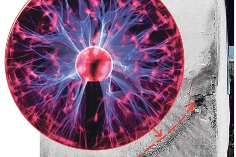 Кульова блискавка завбільшки з футбольний м’яч атакувала хату й літню кухню