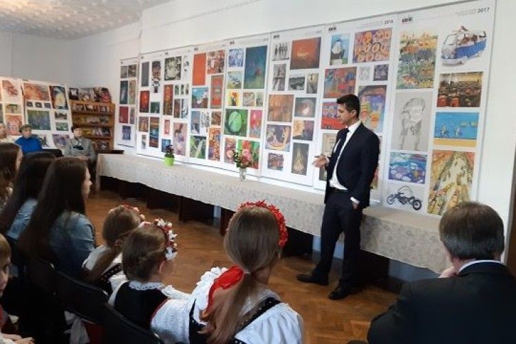 Луцькі школярі взяли участь у презентації Міжнародної виставки художніх творів дітей «Лідіце»