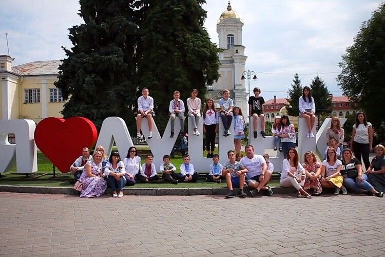 Маленькі волиняни звернулися до Президента Володимира Зеленського та українців (Відео)