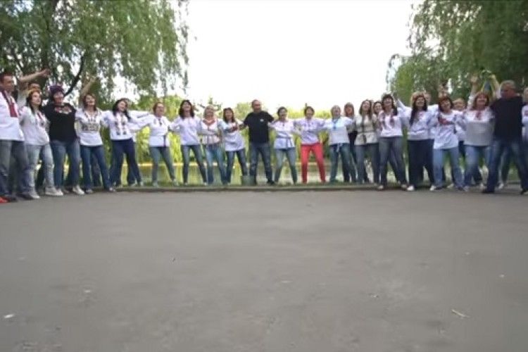 Батьки зняли зворушливий кліп для рівненських випускників (ВІДЕО)