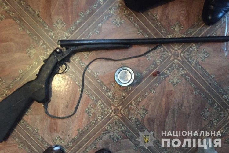 Двоє жителів Ратнівського району позбулися незареєстрованої зброї, а один попався на наркотиках