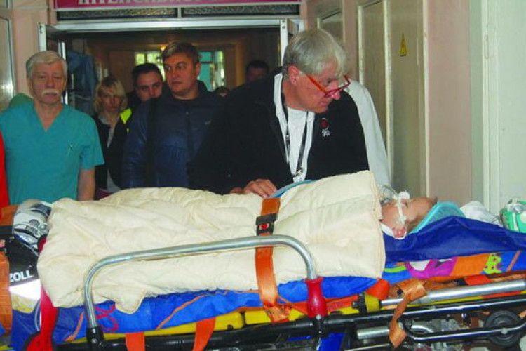 По обпечену вогнем львівську дівчинку прислали персональний медичний літак з Америки