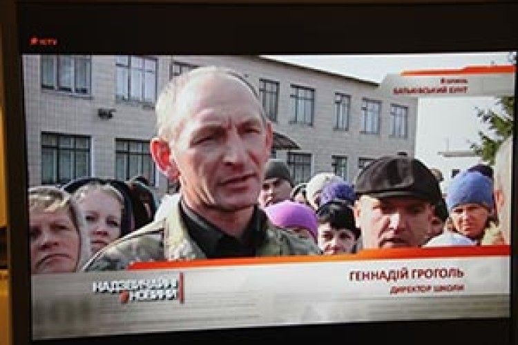 «ПЕРЕРАХУЮТЬ ГРОШІ НА ФУНДАМЕНТ – ТОДІ ДІТИ ПІДУТЬ НА УРОКИ»