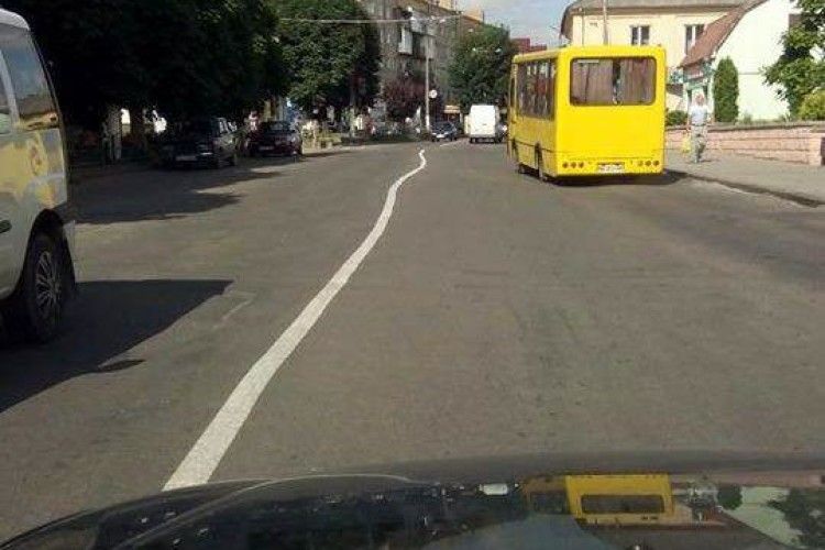 «Дубно – не Рівне»: у місті нанесли криву дорожню розмітку