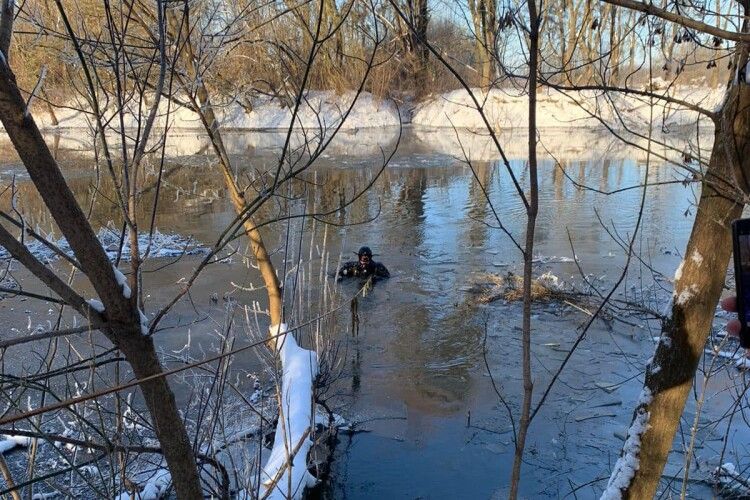 У Луцьку водолази обстежили дно річки у пошуках зниклого хлопця