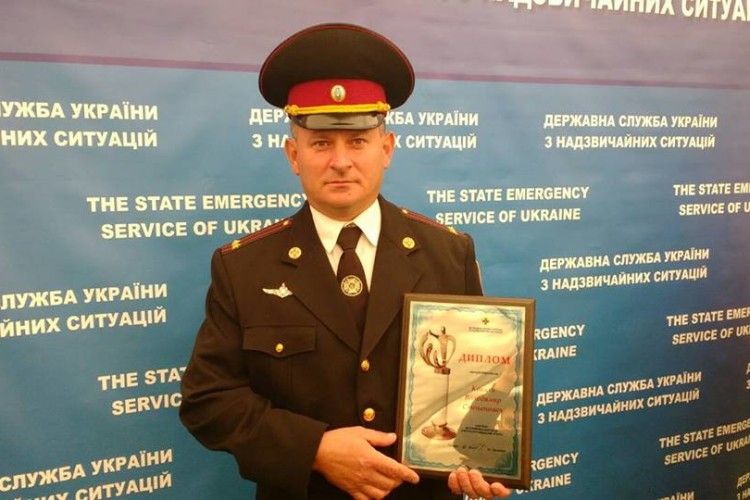 Порошенко нагородив рівненського підполковника за порятунок на воді 10-річного хлопчика