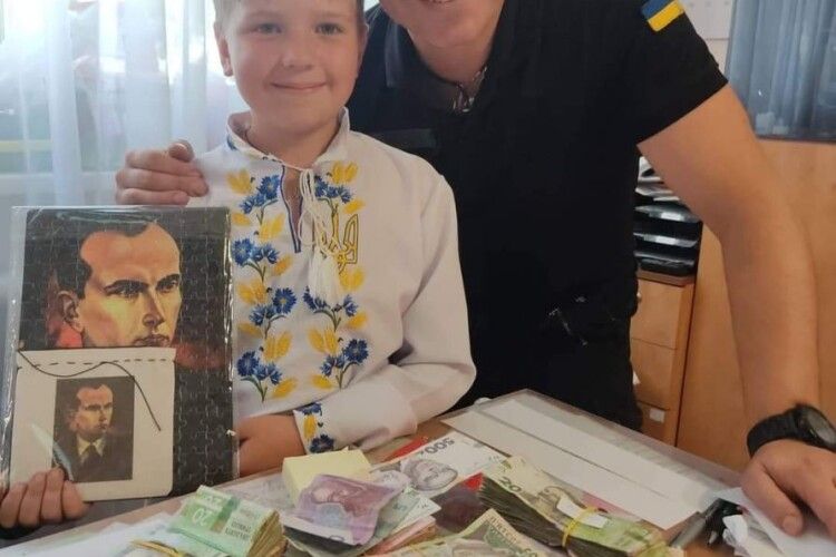 8-річний хлопчик зі Львова зібрав для армії більше мільйона гривень