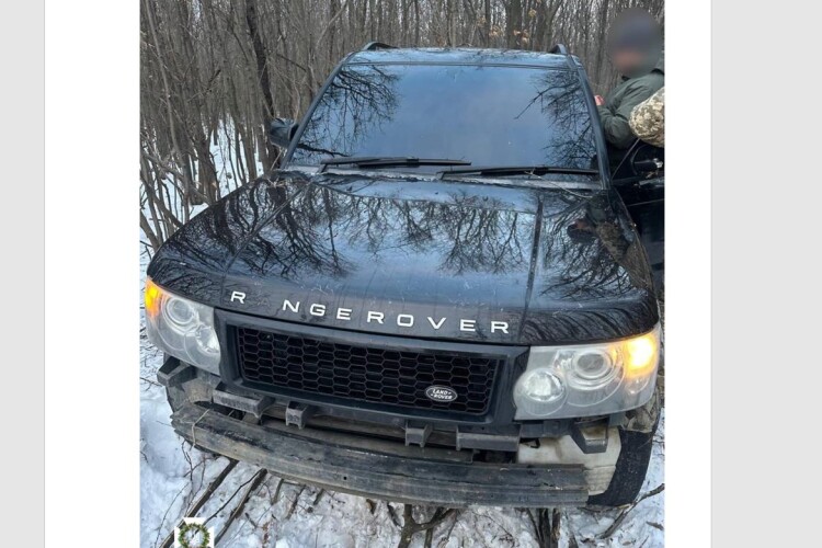 На Західній Україні джип із сімома ухилянтами проривався за кордон і збив прикордонника