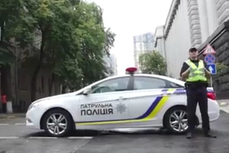 «Бляхи» прибули до Урядового кварталу (Відео)