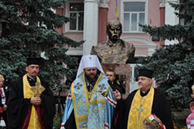 КОБЗАР «ПРИЙШОВ» ДО УСТИЛУГА