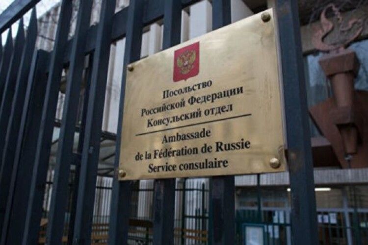 Франція видворяє десятки російських дипломатів