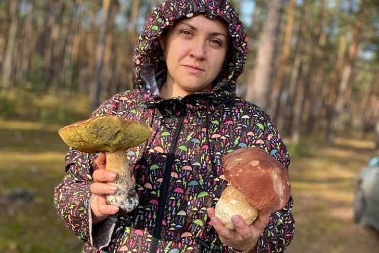 Волинянка виклала фото грибів, якими можна відбитися від банди розбійників