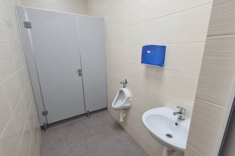 У сільській школі на Волині облаштували внутрішні вбиральні – одна з яких для людей з інвалідністю