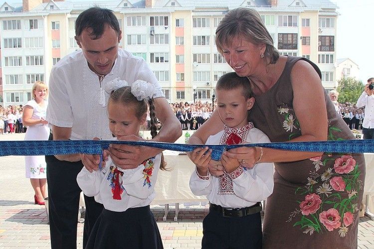У День знань в обласному центрі Волині відкрили першу за роки незалежності нову школу – № 27 (Фоторепортаж)
