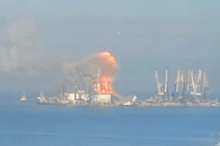 Назвали несподівані подробиці знищення російського десантного корабля в Бердянську