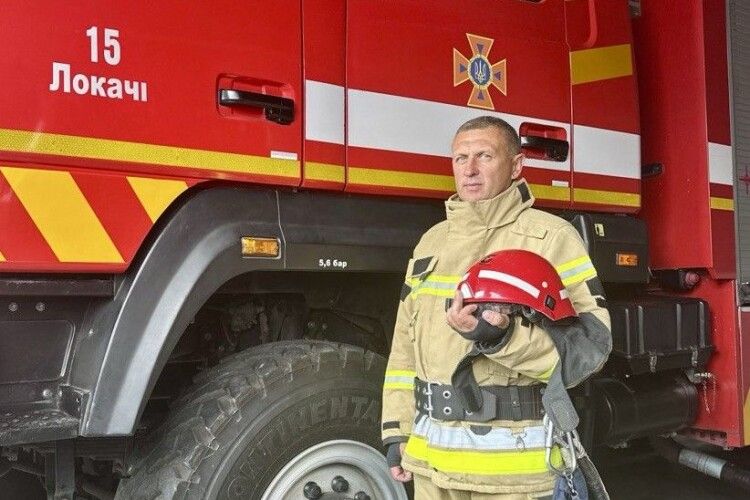 Волинський рятувальник врятував життя 23-річній дівчині на Світязі