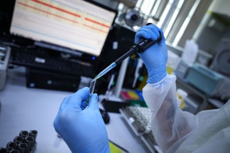 Жінка після результатів ДНК-тесту напала на матір і пограбувала її
