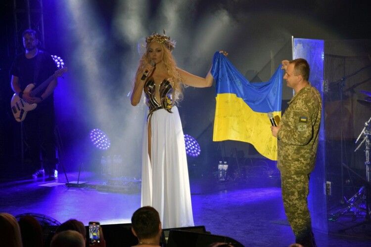 На Волинь завітала відома українська співачка, яка найперше відвідала прикордонників (Фото)