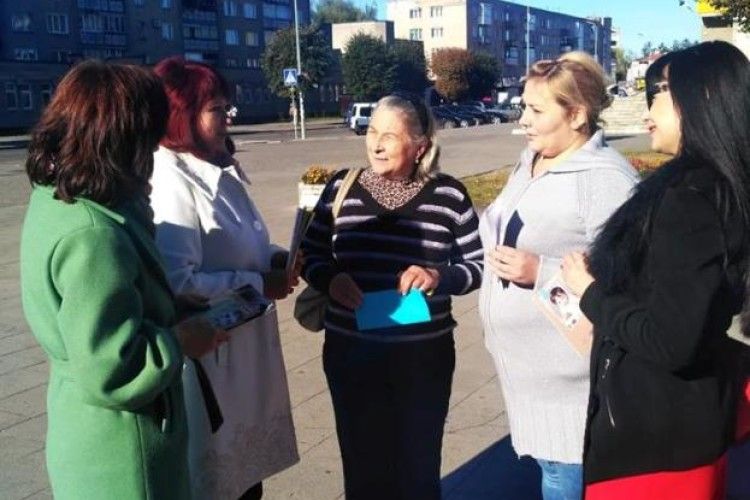 У Ковелі провели вуличну акцію «Візьміть дитину у родину»