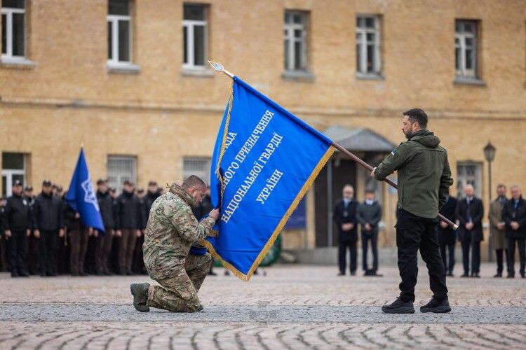 Президент вручив бойовий прапор бригаді «Любарт» з Луцька