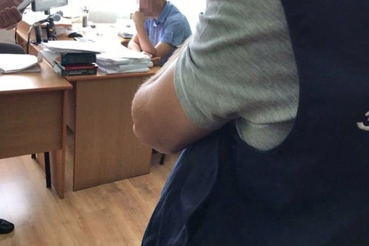 На Волині суддю затримали під час одержання хабара (фото)