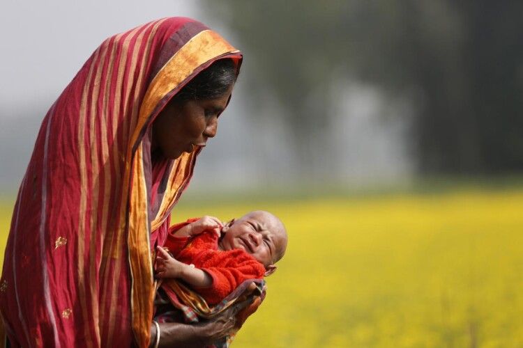 Світ остаточно сказився: в Індії новонароджену дівчинку назвали на честь коронавірусу COVID-19