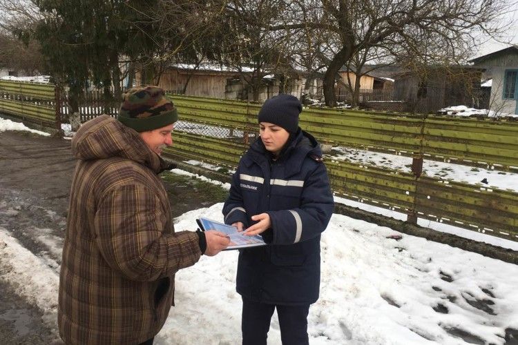 У Бірках та Скибах людей закликали обачно піч топити та на лід не ходити (фото)