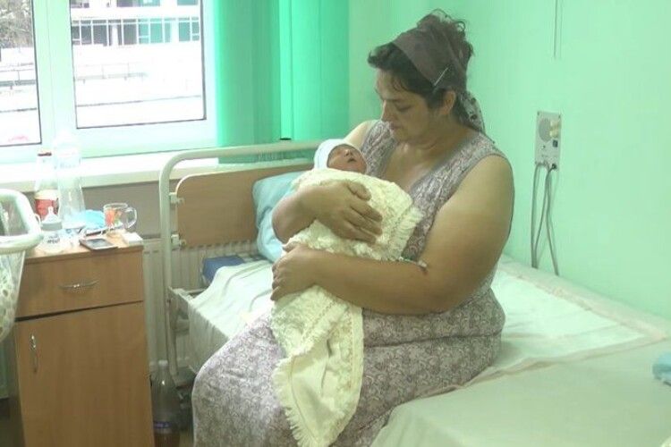 Народжувала майже кожен рік: на Хмельниччині жінка народила свою 18 дитину