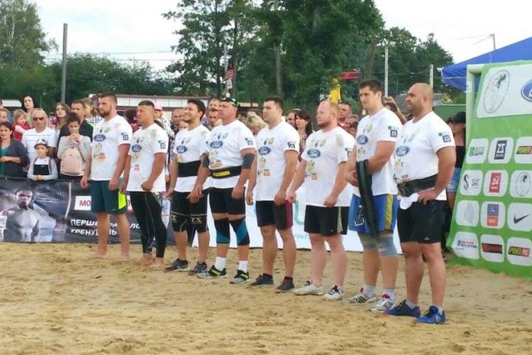 На Світязі вперше змагалися стронгмени